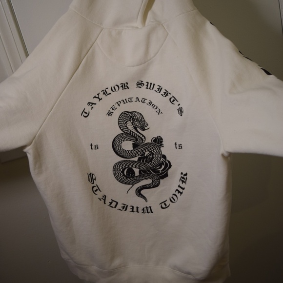 Taylor Swift Reputation Tour Sweatshirt - Picture 9 of 12